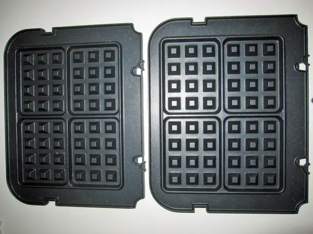QUISINART GRIDDLER WAFFLE PLATE in Microwaves & Cookers in Peterborough - Image 3