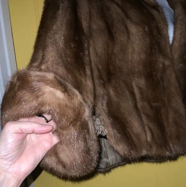 Manteau de vison - Vintage in Arts & Collectibles in City of Montréal - Image 6