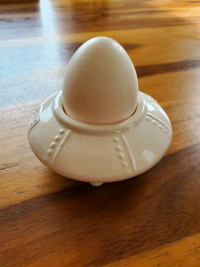 Egg holder shapped like an alien spaceship