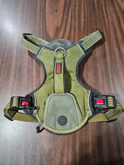 Kong reflective dog harness with waste bag pocket. Size M. Was used on a puggle. Asking $20. CASH ON...