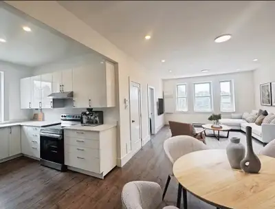 BEAUTIFUL NEWLY RENOVATED 5 1/2 IN CSL - 1 MONTH FREE