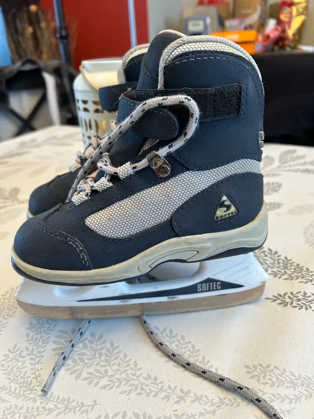 Kid’s Softec skates  in Skates & Blades in Ottawa - Image 3
