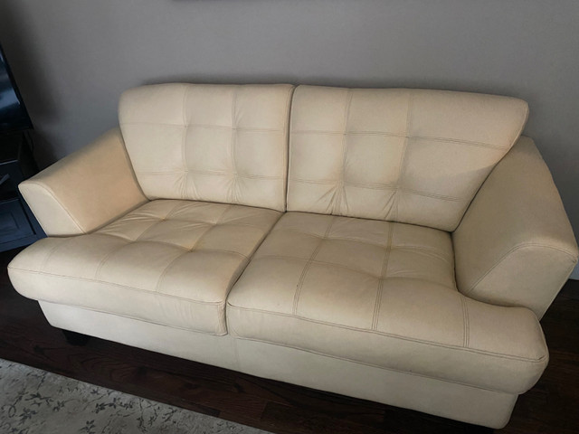 Leather couch and loveseat in Couches & Futons in Bedford - Image 4