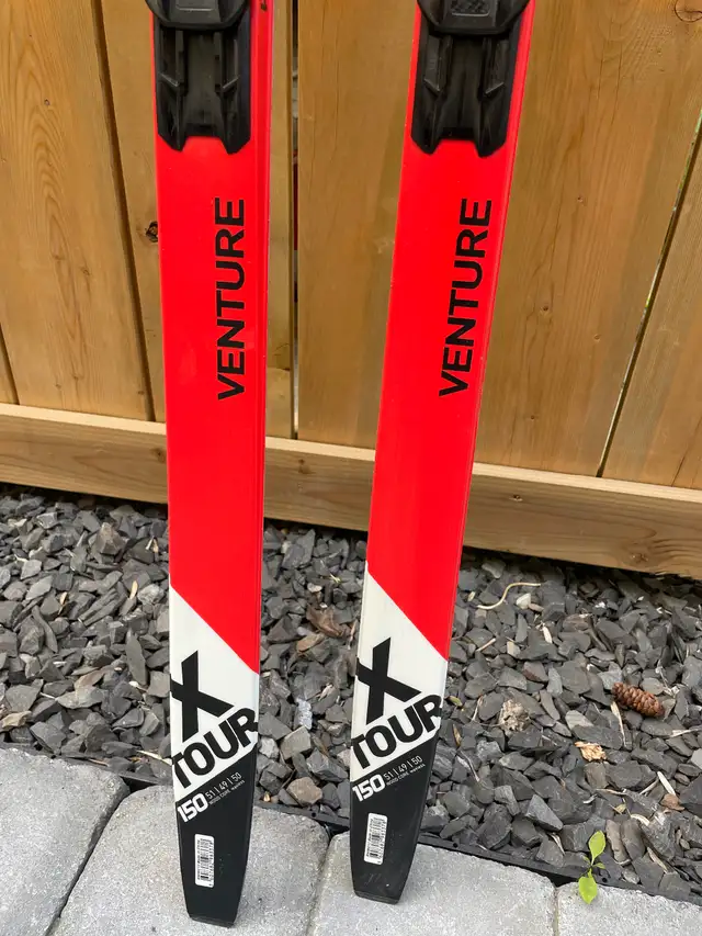 Rossignol Junior Venture Waxless XC Ski 150cm in Ski in Calgary - Image 3