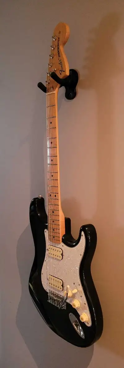 alnico 2 humbuckers, full copper shielding, Mexican 70's RI Stratocaster neck, body is a alder after...