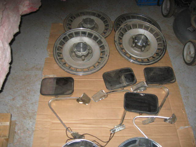 FORD TRUCK DOOR MIRRORS and HUBCAPS in Other Parts & Accessories in Thunder Bay - Image 2