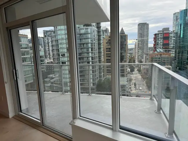 2 bed downtown Vancouver in Long Term Rentals in Vancouver - Image 4