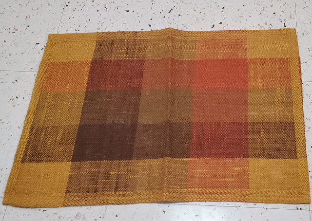 3 linen place mats in Kitchen & Dining Wares in St. Catharines