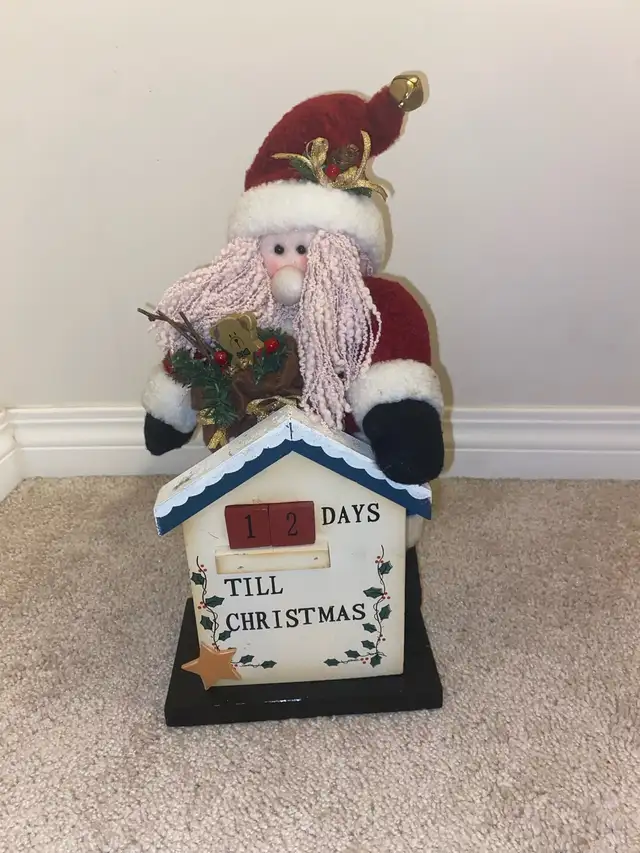 Santa Christmas Countdown Decoration in Holiday, Event & Seasonal in Calgary - Image 2