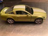 KiNSMART 2006 Ford Mustang GT Toy Car Diecast 1:38