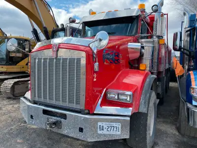 Kenworth T800 with Cummins engine, 18sp Eaton manual gears, 450,950km Asking $90,000.00 or best offe...