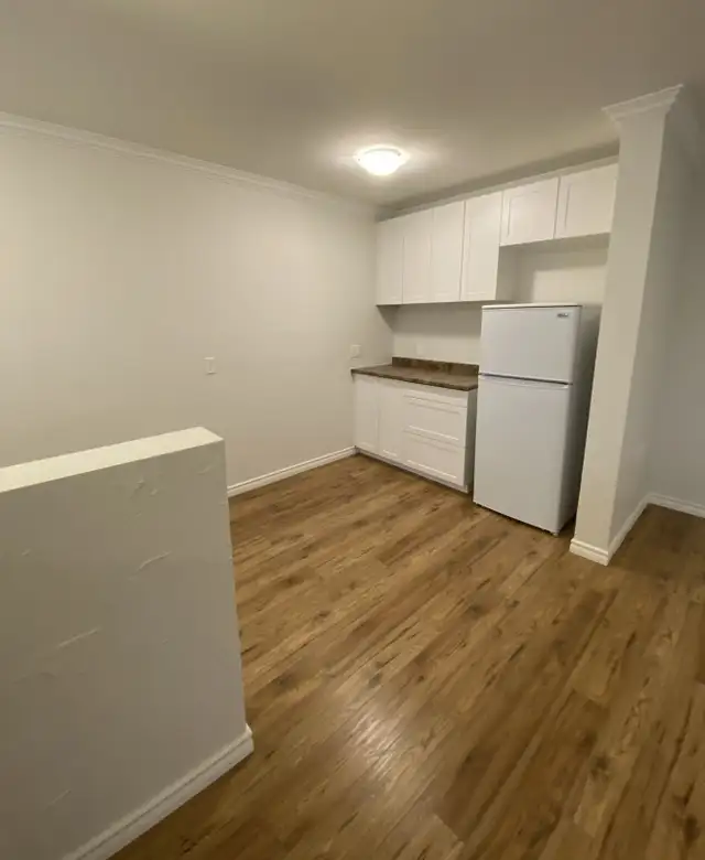 Spacious Student Rental Great for All Sizes Of Groups in Room Rentals & Roommates in Peterborough - Image 4