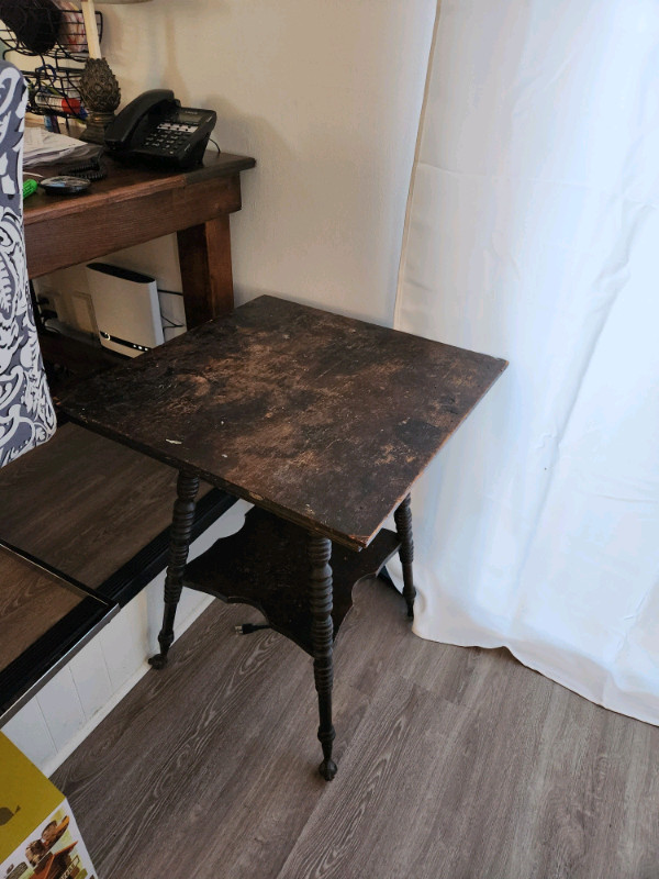 Antique Claw Foot Table in Other Tables in Sarnia