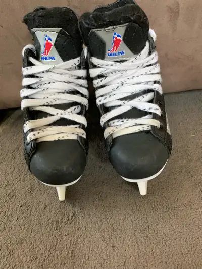 NHLPA Youth Skates size Y8, View more