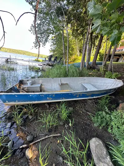 Solid bones but in need of some love and I just dont have time. Priced accordingly. Some jb weld on...