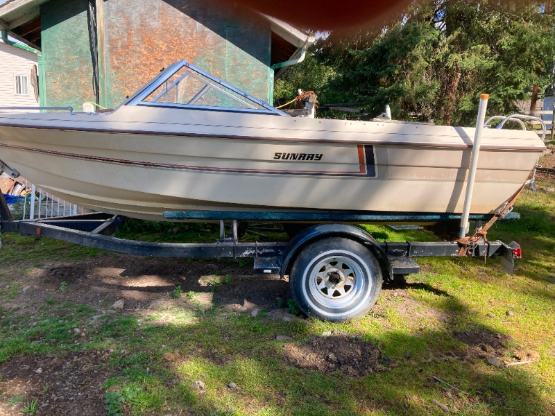 HEAVY DUTY BOAT TRAILER WITH 16' SUNRAY BOAT HAS NO MOTOR Powerboats