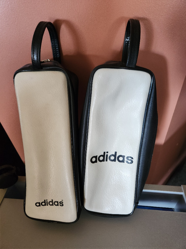 Deux sac à soulier Adidas Vintage dans Chaussures pour hommes  à Ville de Montréal