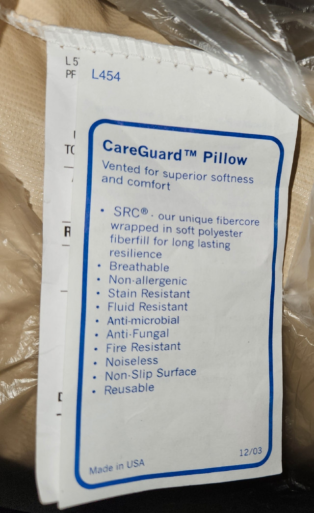 The Pillow Factory CareGuard Bed Pillow in Bedding in Mississauga / Peel Region - Image 2