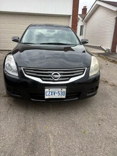 This reliable Nissan Altima 3.5 S comes with a powerful 3.5L V6 engine and currently 135,856 kilomet...
