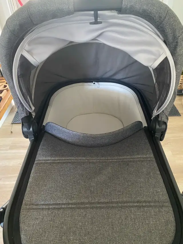 Uppababy Bassinet - Purchased in 2024 - MINT Condition!  in Strollers, Carriers & Car Seats in Oakville / Halton Region - Image 7
