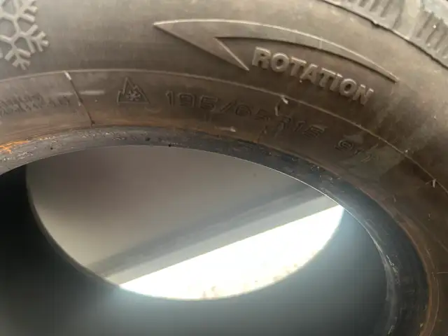 2 used winter tires and rims 195/65/R15 in Tires & Rims in Mississauga / Peel Region - Image 4