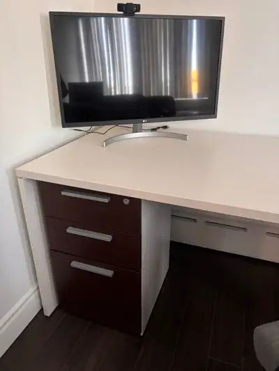 Desk set and office chair Teknion, View more