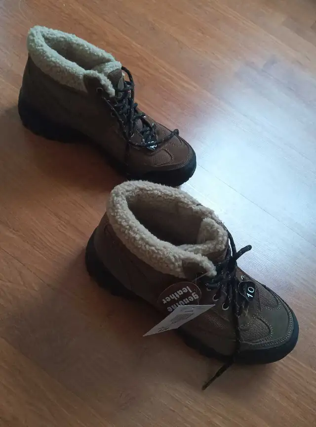 WindRiver Leather Boots Size 10 in Men's Shoes in Markham / York Region - Image 5