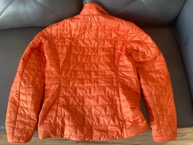Patagonia Nano Puff Women’s L - free shipping in Women's - Tops & Outerwear in St. Albert - Image 5