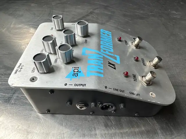 API TranZformer LX Bass Guitar Pedal | 525 Compressor 3-Band EQ in Amps & Pedals in City of Toronto - Image 3