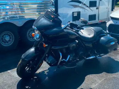 2011 Kawasaki Vulcan Vaquero 1700CC -comes with extended windshield - has removable driver back rest...