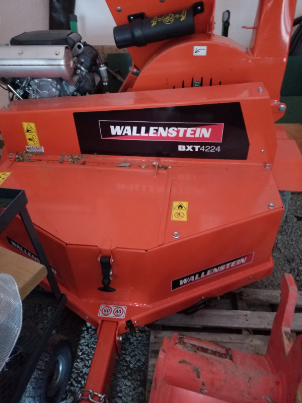 Wallenstein 4" woodchipper with 24 hp engine for sale in Outdoor Tools & Storage in North Bay - Image 4