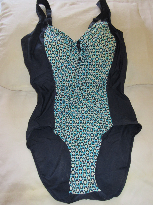 Plus Size Christina One Piece Bathing Suit With Front Print dans Femmes - Autre  à Ouest de l’Île - Image 2