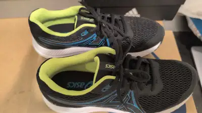 Asics Running Shoes Size 7, View more
