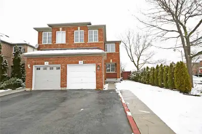 3 bedroom+ den upper level house for rent lease available in BRAMPTON in postal L6R from MARCH 1st ....