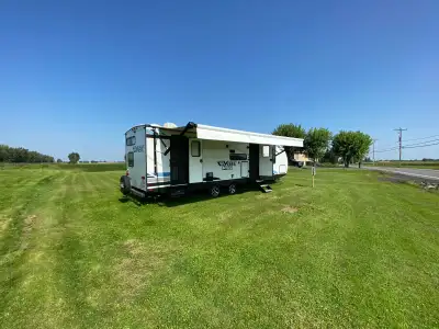 Forest river vibe 26bh 2022 28 pied de plancher,31 pieds au total,pois de 6500lbs.1 chambre fermée l...