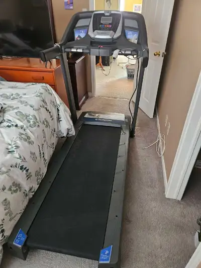 Horizon Fitness Treadmill. Pick up only.