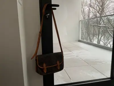 Sac gibecière Louis Vuitton, View more