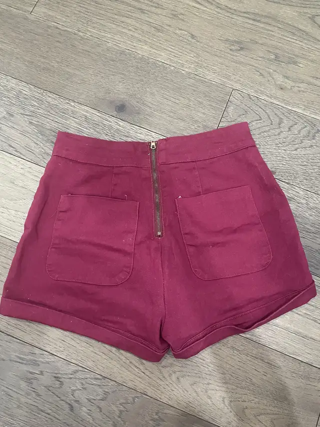 Women’s burgundy shorts size 3 in Women's - Bottoms in Mississauga / Peel Region - Image 3