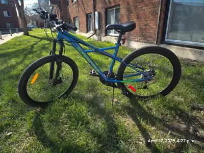 This bike is like new. 21 speed, disc brakes. *Extras include front and rear multi-function flashing...