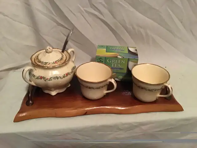 Live edge tray 65565393552387121