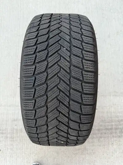 Set of 4 P255/40/R20 Michelin Xice tires for sale. In excellent condition with 8/32 tread. Only one...