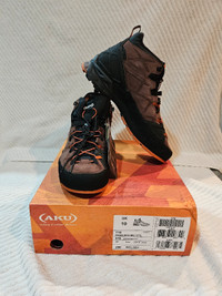Men’s Size 10 ½ Hiking Scrambling Boots Aku Brand New