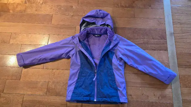 North Face Jacket in Kids & Youth in Edmonton - Image 3