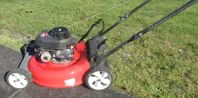 Lawnmower – 2011 MTD Yard Machines 158cc B&S Mulcher 21”, View more