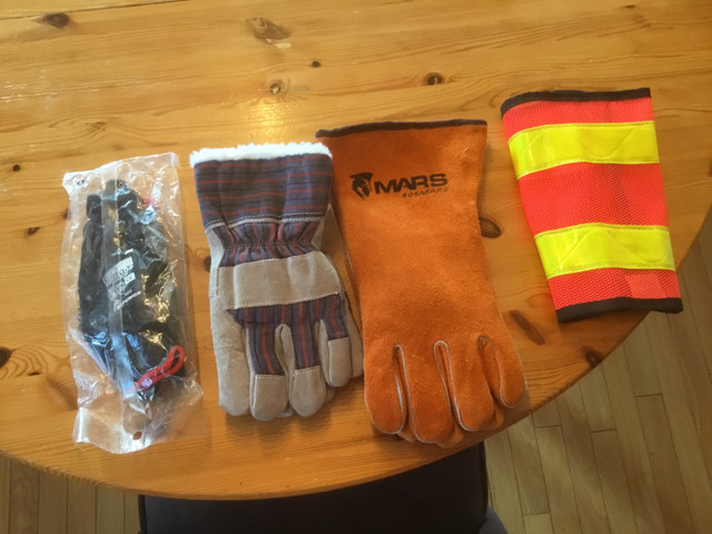 Gloves - assorted NEW in Men's in Edmonton