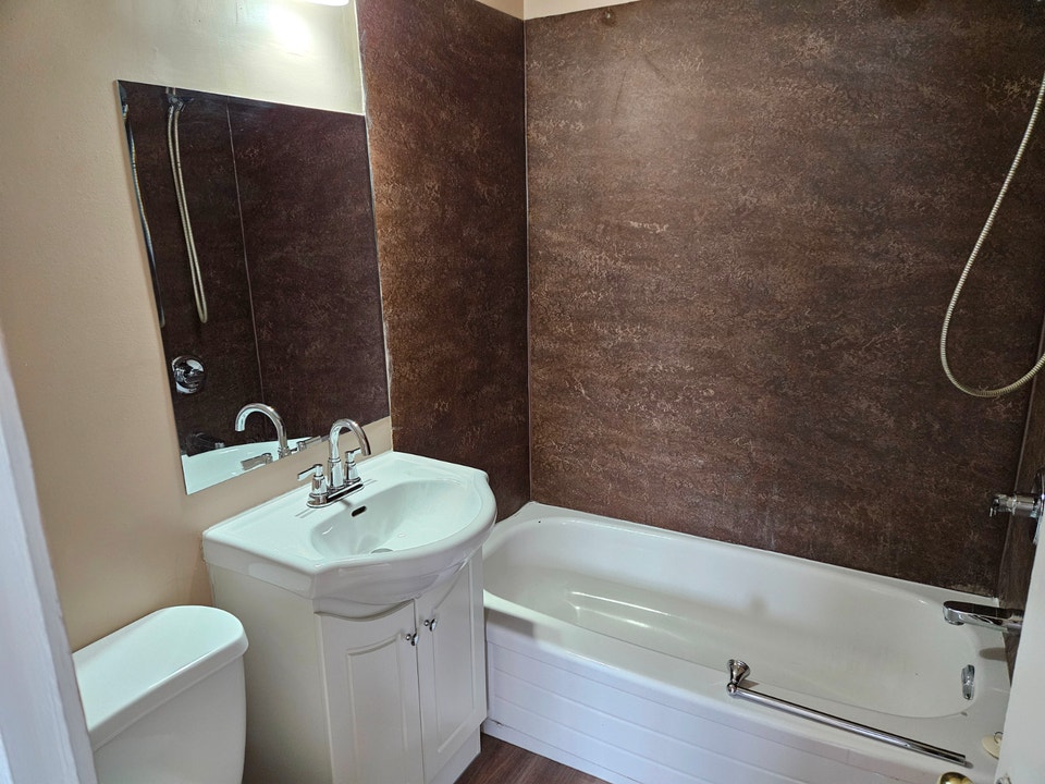 1 bedroom apartment $1,100.00 at 2115 7th Street East 5