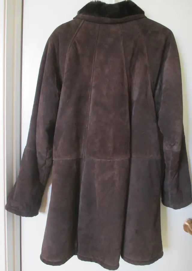 Women’s Vintage Brown Leather Suede Jacket Size Medium in Women's - Tops & Outerwear in City of Toronto - Image 3