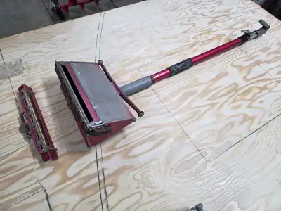 Drywall Flat Box ,Concorde tools Multi box 12" and 10" combo with concorde extension handle. in exce...