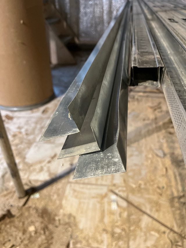Steel studs, tracks and angles in Floors & Walls in Hamilton - Image 2