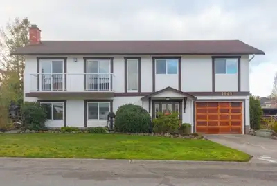 $2,000, Furnished 2 Bds suite in Gordon Head house for Summer
